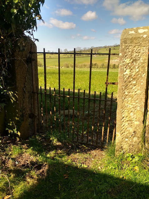 Churchyard to field.jpg